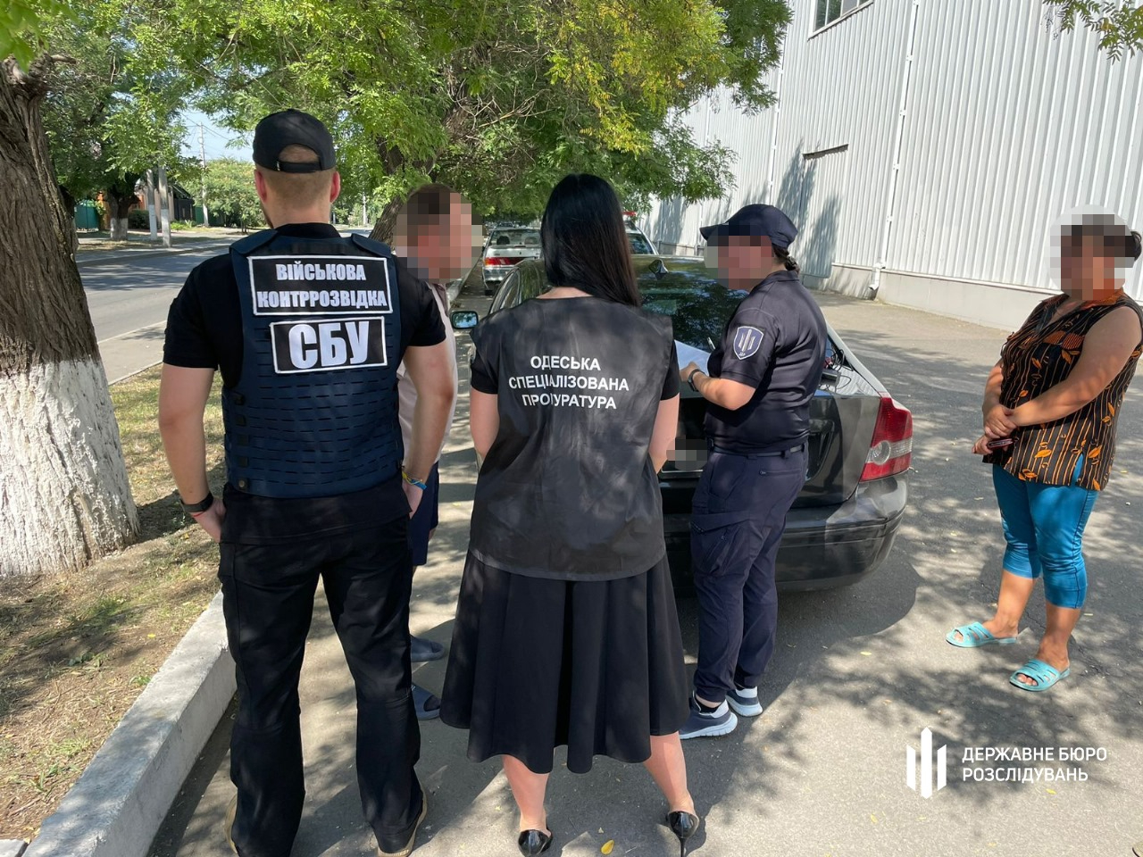 Військові майже рік будували будинок свого начальника, отримуючи зарплату з "фронту" - ДБР